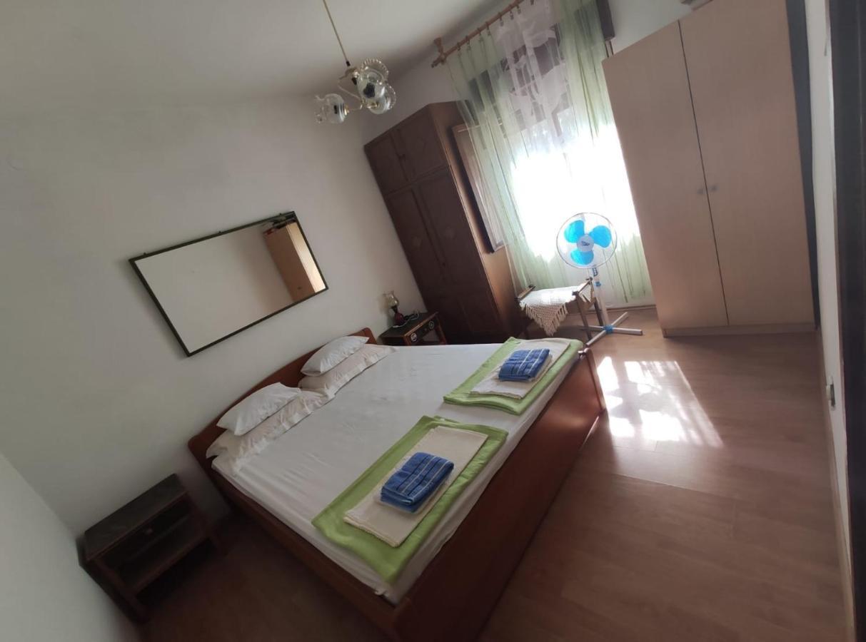 Family Apartment Near Beach Biograd Na Moru Bagian luar foto