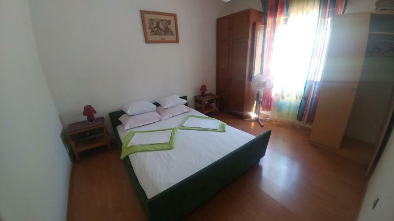 Family Apartment Near Beach Biograd Na Moru Bagian luar foto