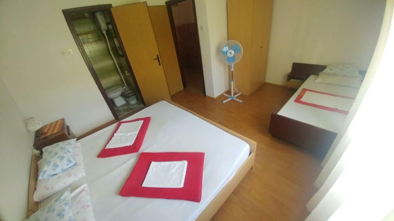 Family Apartment Near Beach Biograd Na Moru Bagian luar foto
